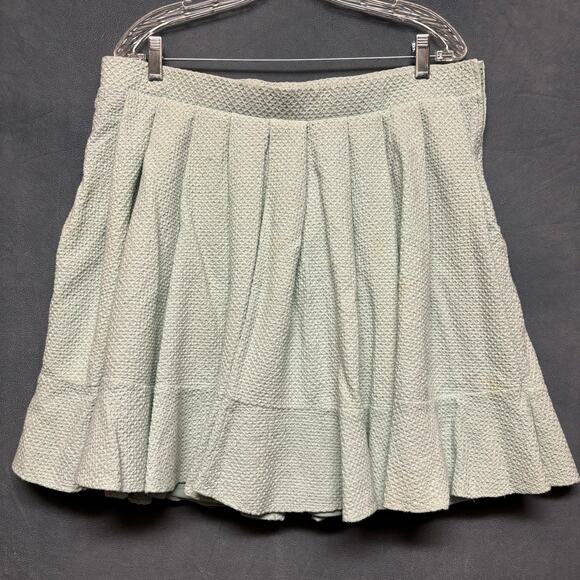 torrid Dresses & Skirts - Torrid Skirt Plus Size 18 Seersucker Beachy Pleated Swing Heavyweight Feminine